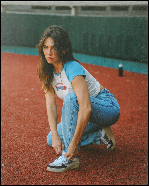  [woman]