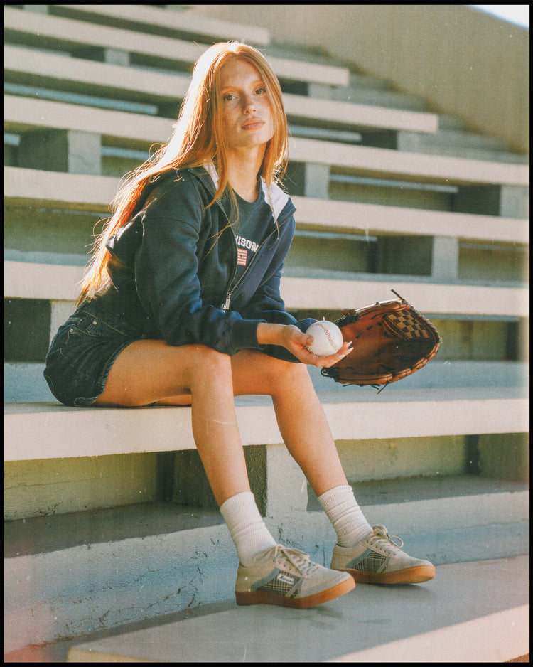  [woman]