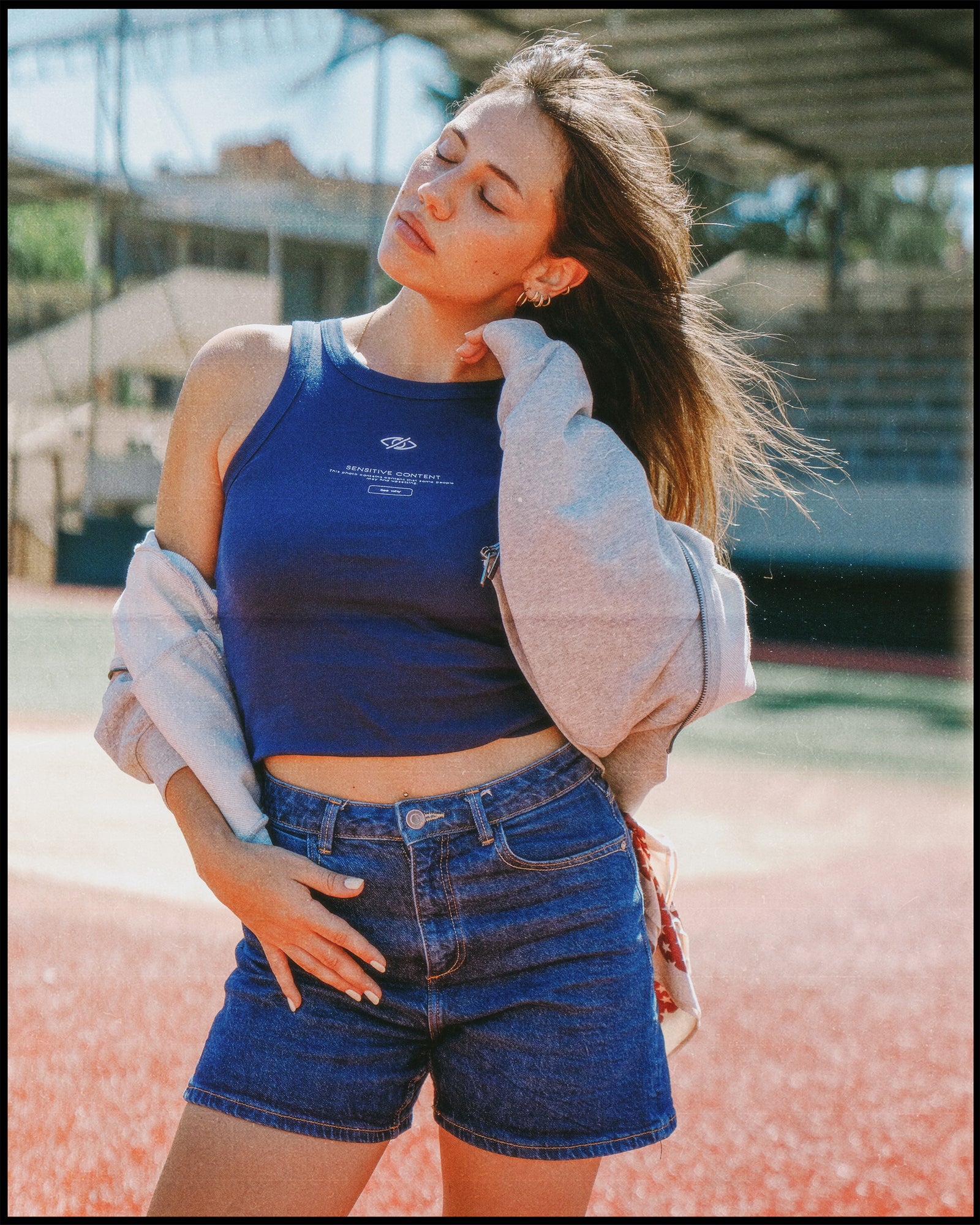  [woman]