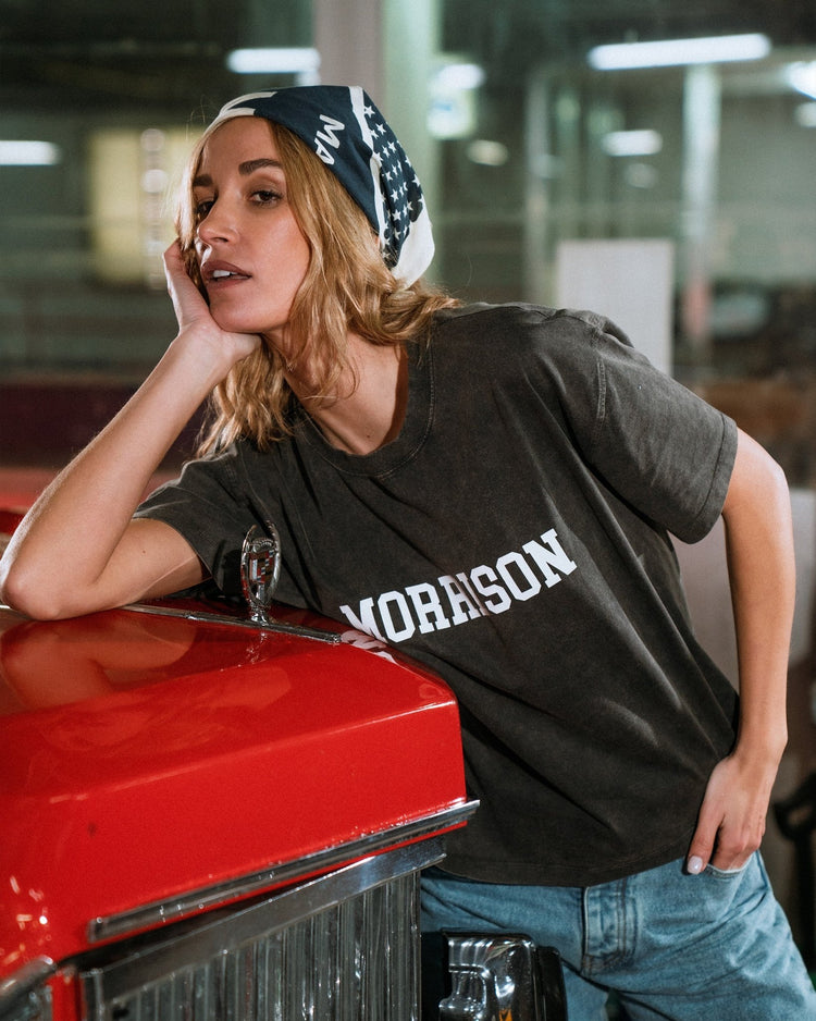 COLLEGE BLACK BOXY TEE - CAMISETAS - Morrison Shoes